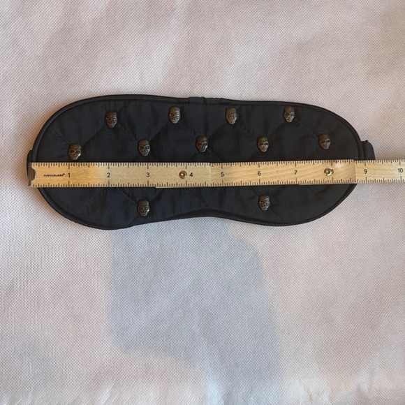 Sleeping Quilted Black Face Mask Stud Skulls Alexander McQueen Style Rock'n'roll - Picture 6 of 6